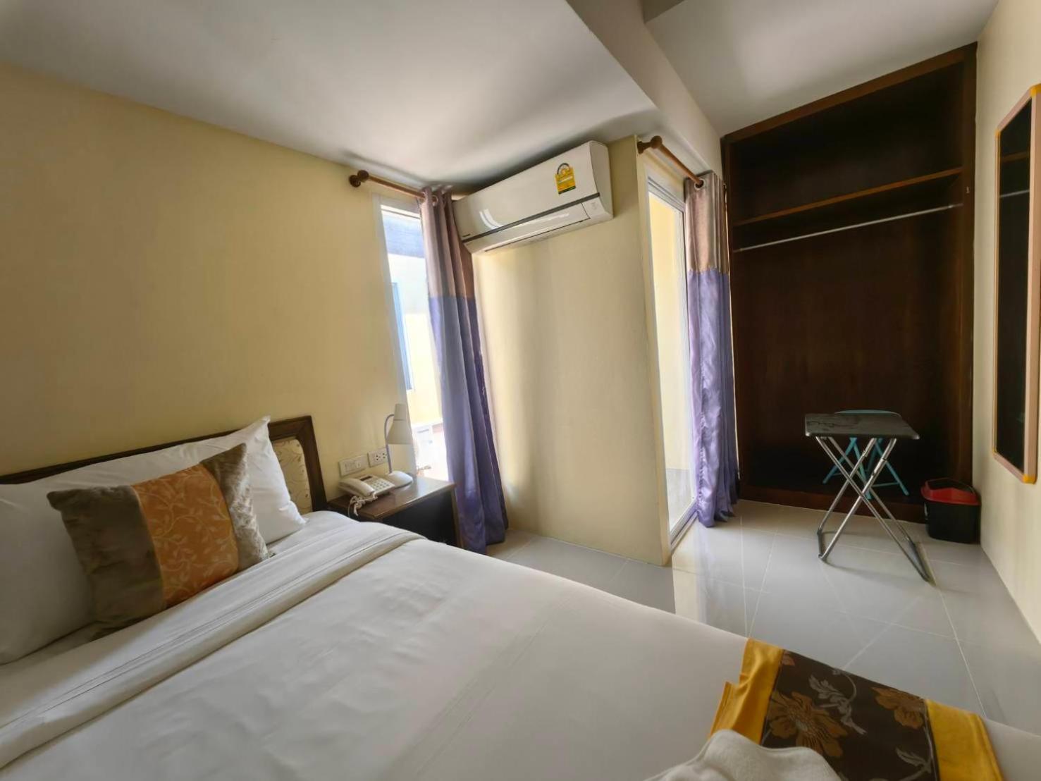Chom By The Sea Hotel Ao Nam Mao Exterior foto