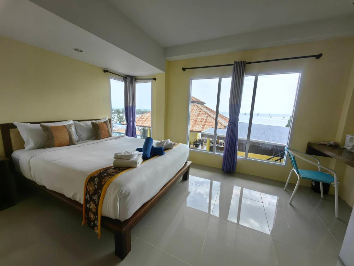 Chom By The Sea Hotel Ao Nam Mao Exterior foto
