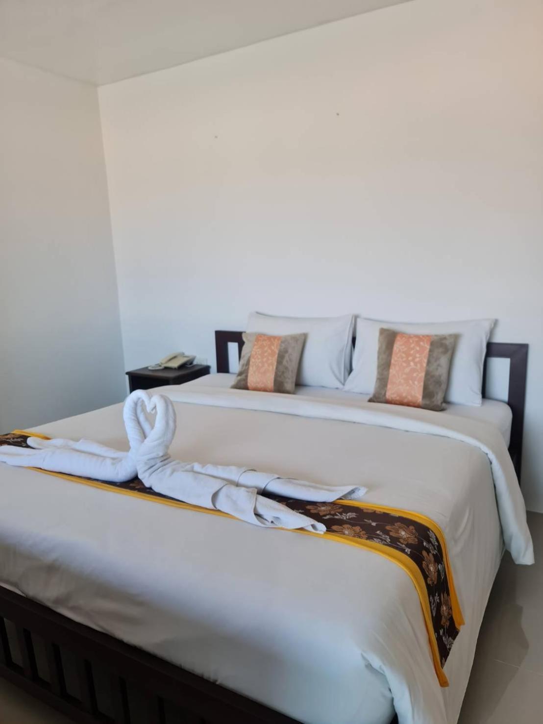 Chom By The Sea Hotel Ao Nam Mao Exterior foto