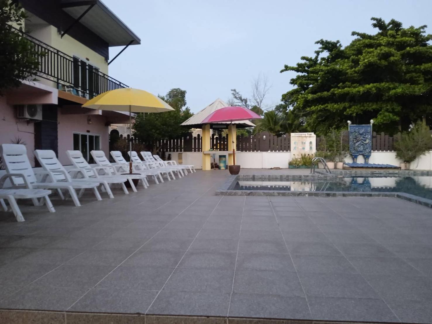 Chom By The Sea Hotel Ao Nam Mao Exterior foto