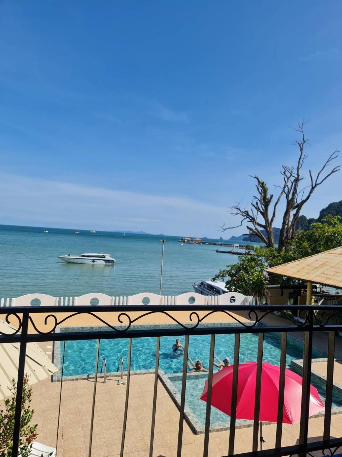 Chom By The Sea Hotel Ao Nam Mao Exterior foto