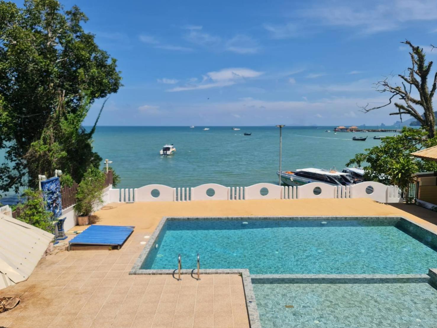 Chom By The Sea Hotel Ao Nam Mao Exterior foto