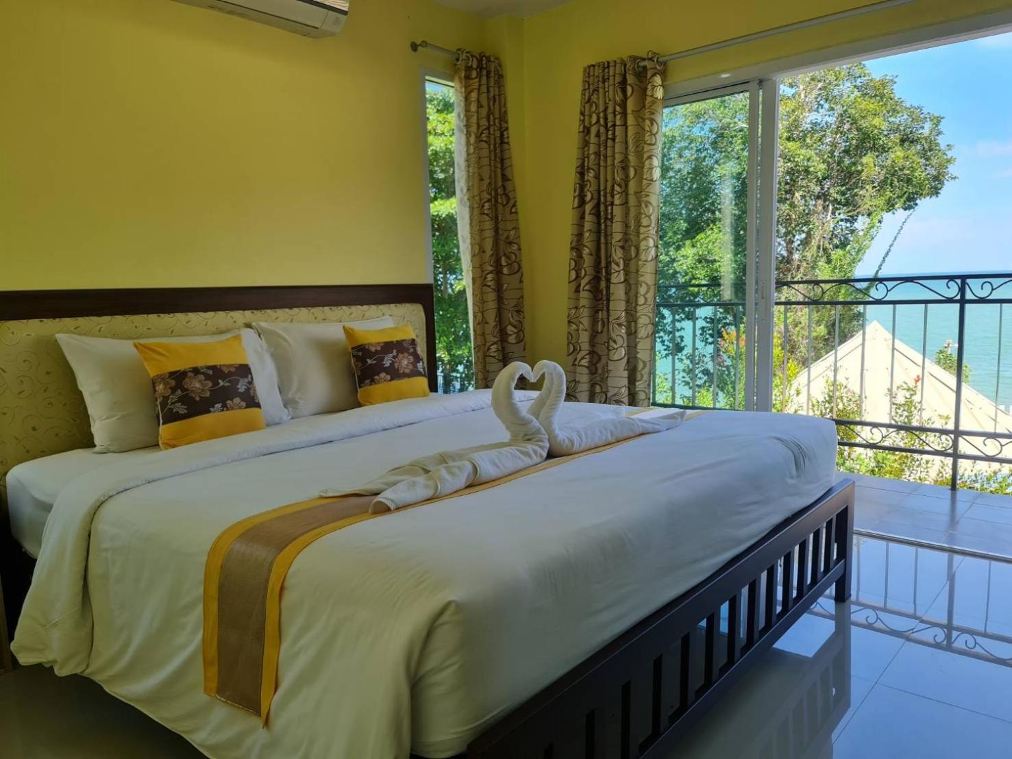 Chom By The Sea Hotel Ao Nam Mao Exterior foto