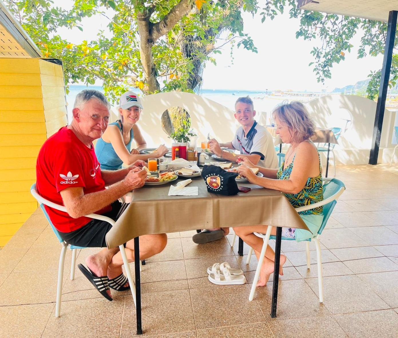 Chom By The Sea Hotel Ao Nam Mao Exterior foto