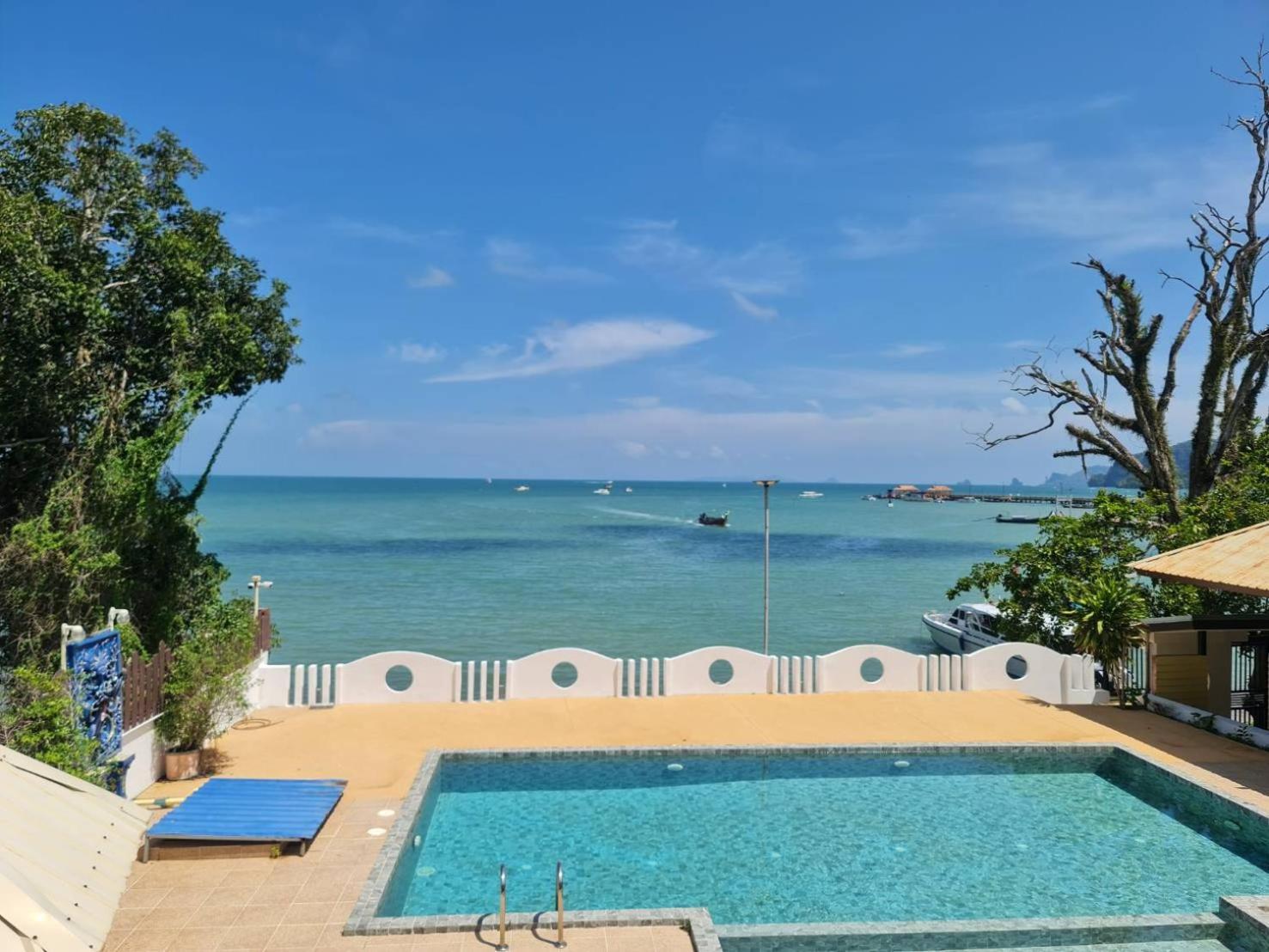 Chom By The Sea Hotel Ao Nam Mao Exterior foto